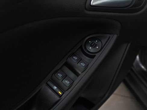 Used 2015 Ford Focus SE image 19