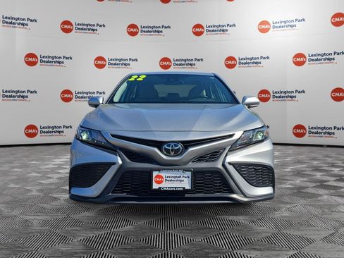 Used 2022 Toyota Camry SE image 2