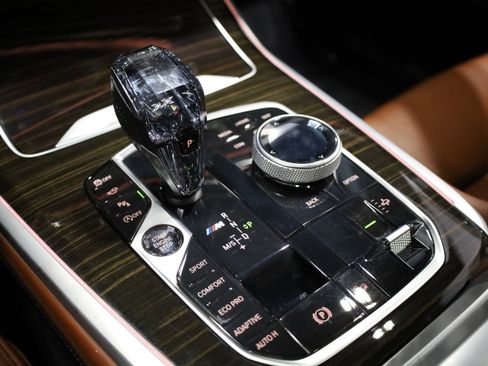 Used 2020 BMW X7 M50i w/ Dynamic Handling Package image 31