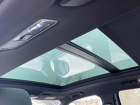 Certified 2023 Volkswagen Tiguan SE R-Line image 22