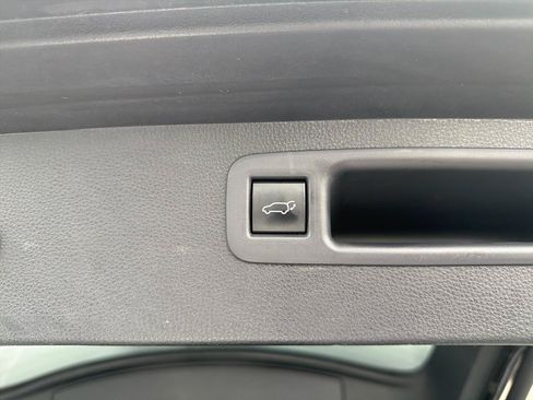 Used 2022 Toyota Highlander LE AWD/4WD image 12
