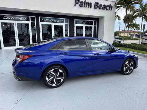 Used 2021 Hyundai Elantra SEL w/ Convenience + Premium Package FWD image 4