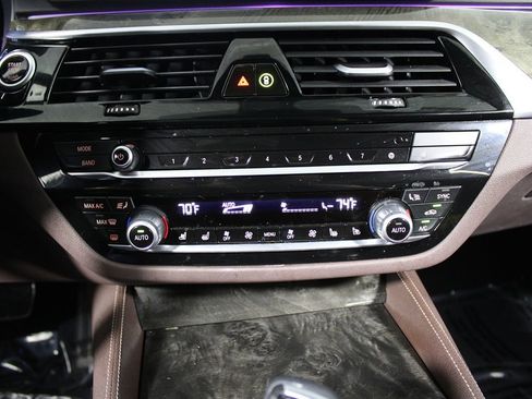 Used 2023 BMW 530e w/ M Sport Package image 10