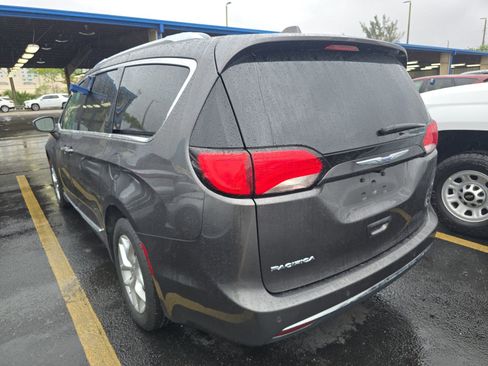 Used 2019 Chrysler Pacifica Touring-L Plus w/ Tire & Wheel Group image 8