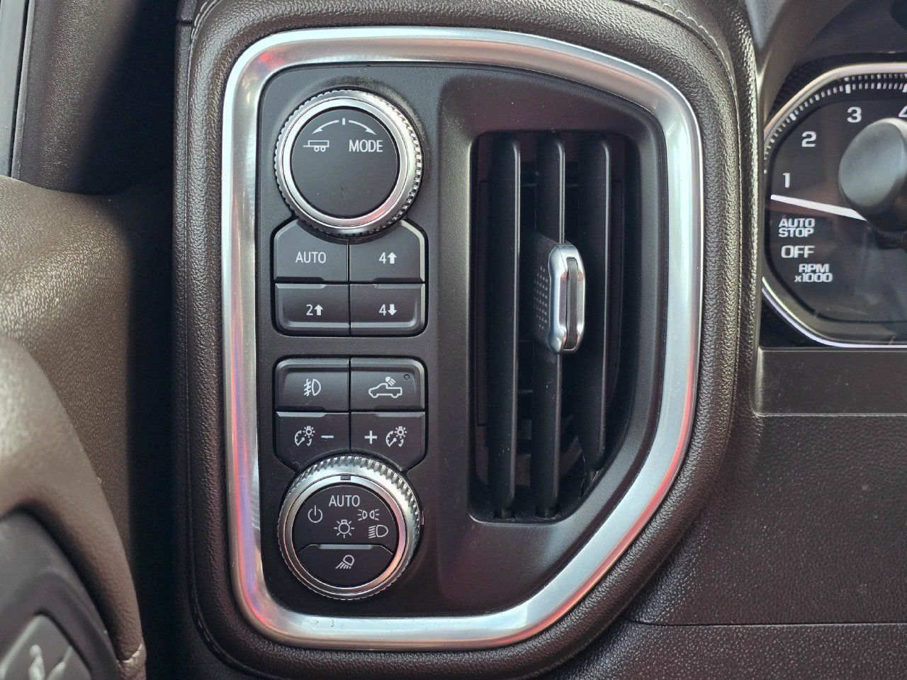 Used 2021 GMC Sierra 1500 SLT AWD/4WD image 17