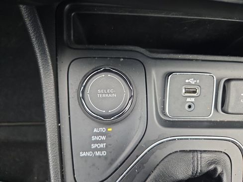 Used 2020 Jeep Cherokee Latitude image 29