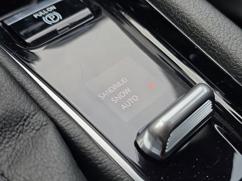 Used 2023 Jeep Compass Limited image 25