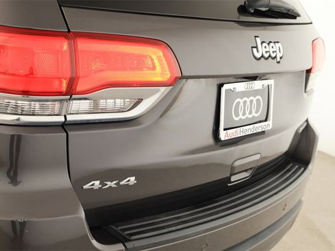 Used 2017 Jeep Grand Cherokee Laredo w/ Quick Order Package 23E image 29