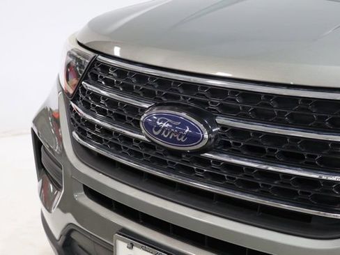Used 2020 Ford Explorer XLT w/ Comfort Package AWD/4WD image 10