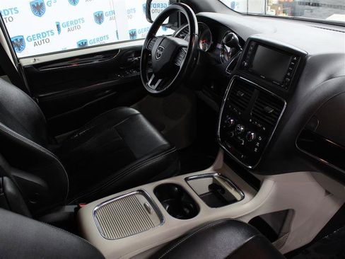 Used 2018 Dodge Grand Caravan SXT image 9