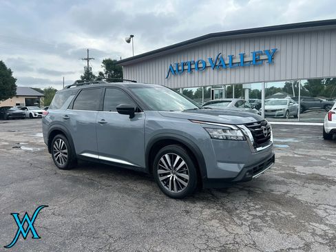 Used 2022 Nissan Pathfinder Platinum w/ Cargo Package FWD image 1