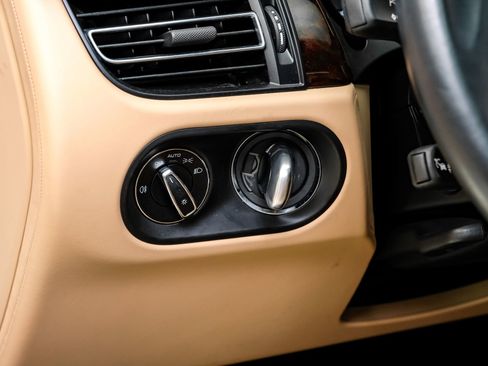 Used 2024 Porsche Macan image 32