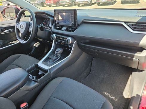 Used 2021 Toyota RAV4 XLE w/ Convenience Package FWD image 27