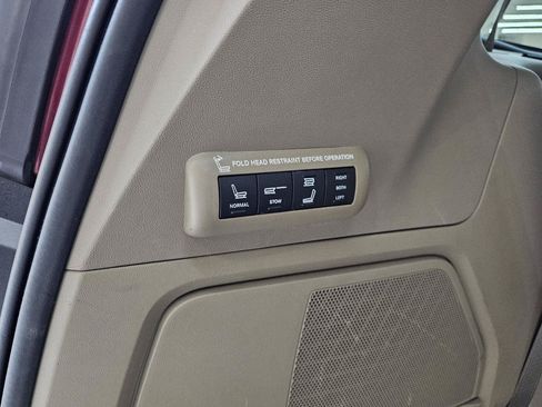 Used 2013 Chrysler Town & Country Limited w/ Luxury Group FWD image 14