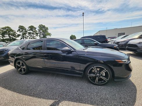 Used 2024 Honda Accord Sport image 3