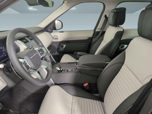 Certified 2025 Land Rover Discovery Dynamic SE image 4