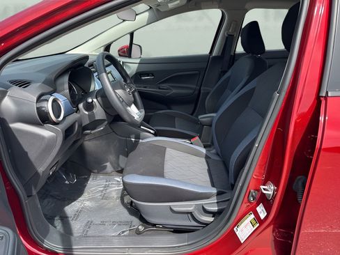 Used 2025 Nissan Versa SV image 9