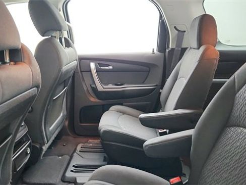 Used 2011 GMC Acadia SLE image 18