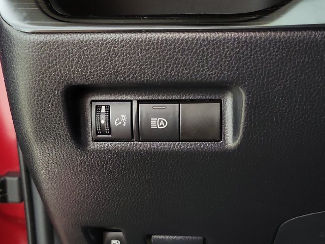 Used 2021 Toyota RAV4 XLE AWD/4WD image 23