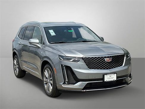 Used 2025 Cadillac XT6 Premium Luxury image 13