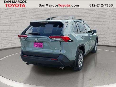 Used 2022 Toyota RAV4 XLE w/ Convenience Package FWD image 6