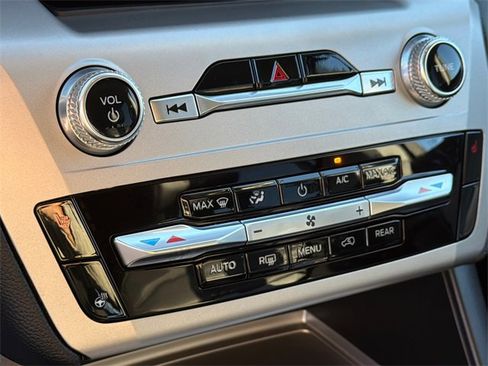 Used 2022 Ford Explorer XLT w/ Equipment Group 202A image 27