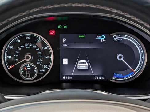 Used 2024 Genesis G80 image 33