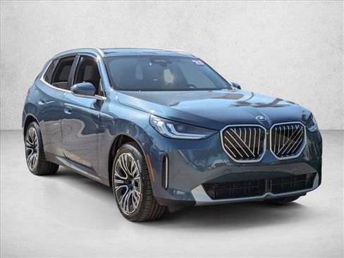 Used 2025 BMW X3 xDrive30i w/ Premium Package image 3