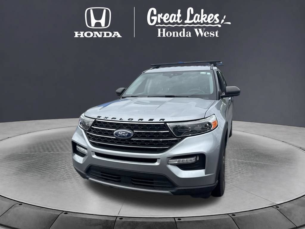Used 2021 Ford Explorer XLT w/ Equipment Group 202A AWD/4WD image 2