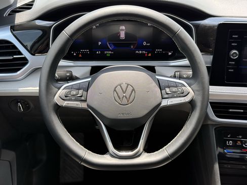 Used 2025 Volkswagen Taos SE FWD image 15