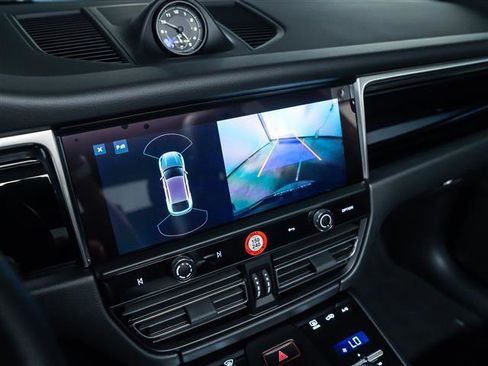 Certified 2026 Porsche Macan image 25