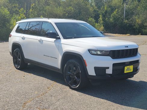 Used 2023 Jeep Grand Cherokee L Laredo AWD/4WD image 3