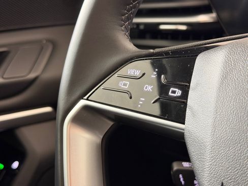 Used 2025 Audi Q5 Premium w/ Convenience Package image 17