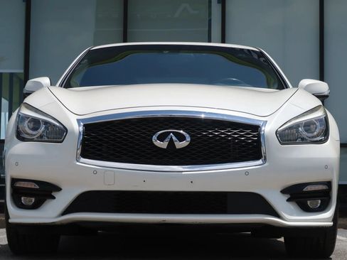 Used 2019 INFINITI Q70 Luxe w/ Sport Package RWD image 3