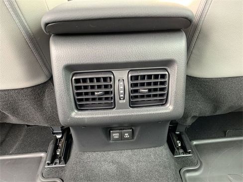 Used 2025 Toyota Camry SE image 31