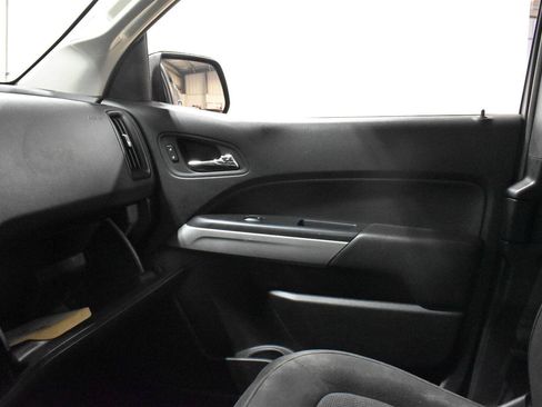 Used 2016 Chevrolet Colorado LT w/ LT Convenience Package RWD image 14