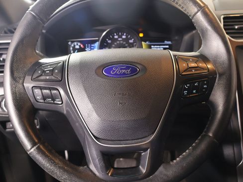 Used 2016 Ford Explorer Limited w/ Equipment Group 301A FWD image 3