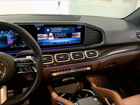 Used 2025 Mercedes-Benz GLS 450 4MATIC image 12