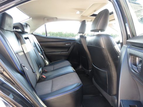 Used 2017 Toyota Corolla SE w/ SE Premium Package FWD image 35