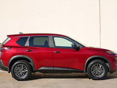 Used 2023 Nissan Rogue S FWD image 45