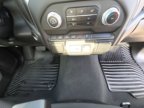 Certified 2025 GMC Sierra 1500 Pro w/ Pro Value Package image 30