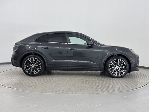 Certified 2025 Porsche Macan Electric image 8