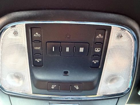 Used 2013 Chrysler 300 S image 40