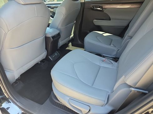 Certified 2026 Toyota Highlander Limited AWD/4WD image 13