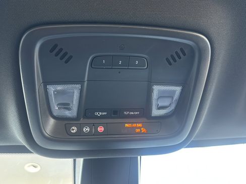Used 2023 Chevrolet Traverse LT w/ Rear Camera Mirror Package AWD/4WD image 39