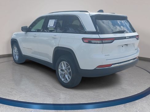 Used 2024 Jeep Grand Cherokee Laredo X AWD/4WD image 7