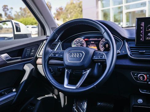 Used 2022 Audi Q5 e Premium Plus w/ Premium Plus Package image 16