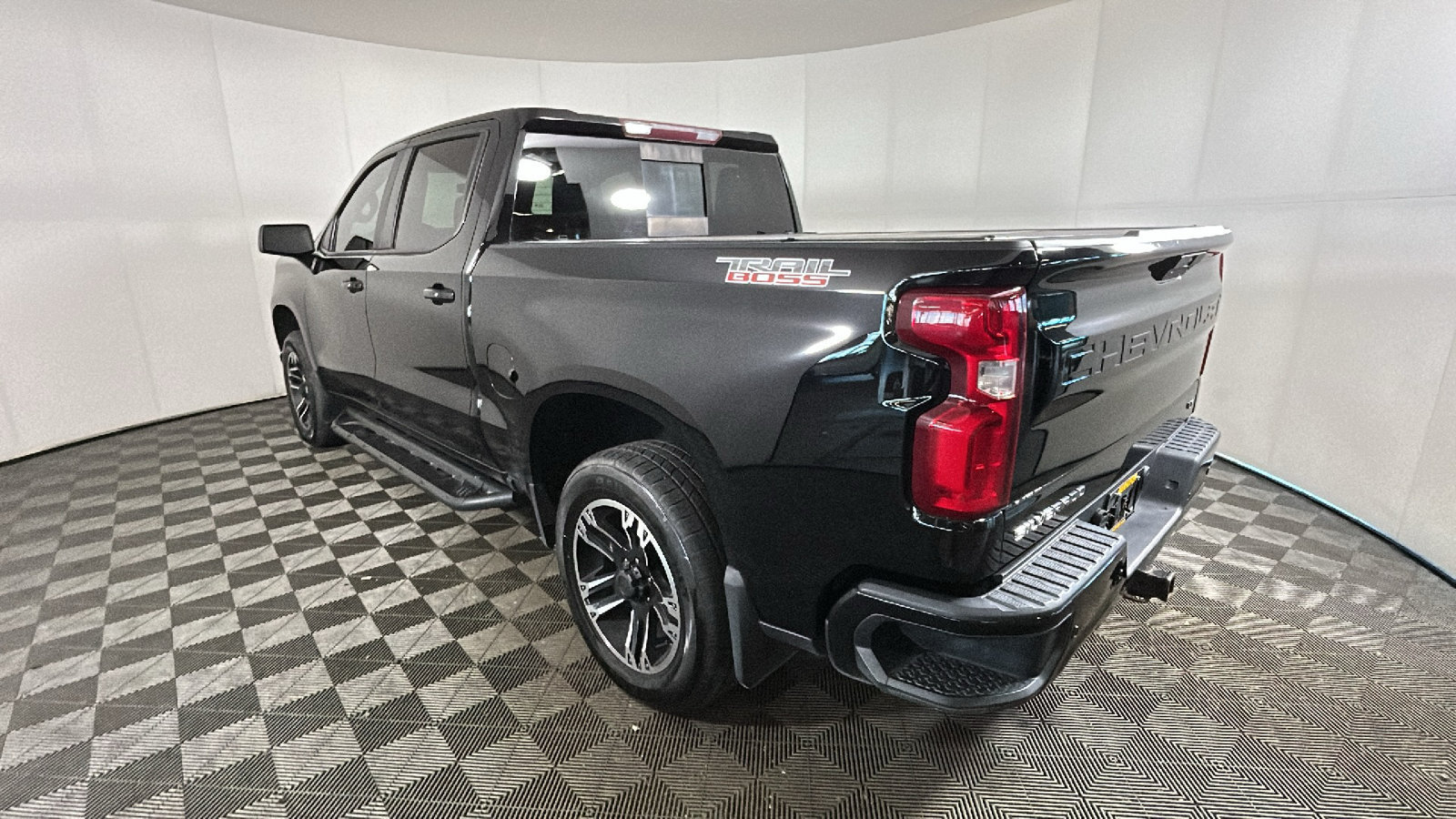 Used 2019 Chevrolet Silverado 1500 LT Trail Boss AWD/4WD image 5