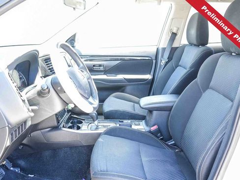 Used 2019 Mitsubishi Outlander ES FWD image 14