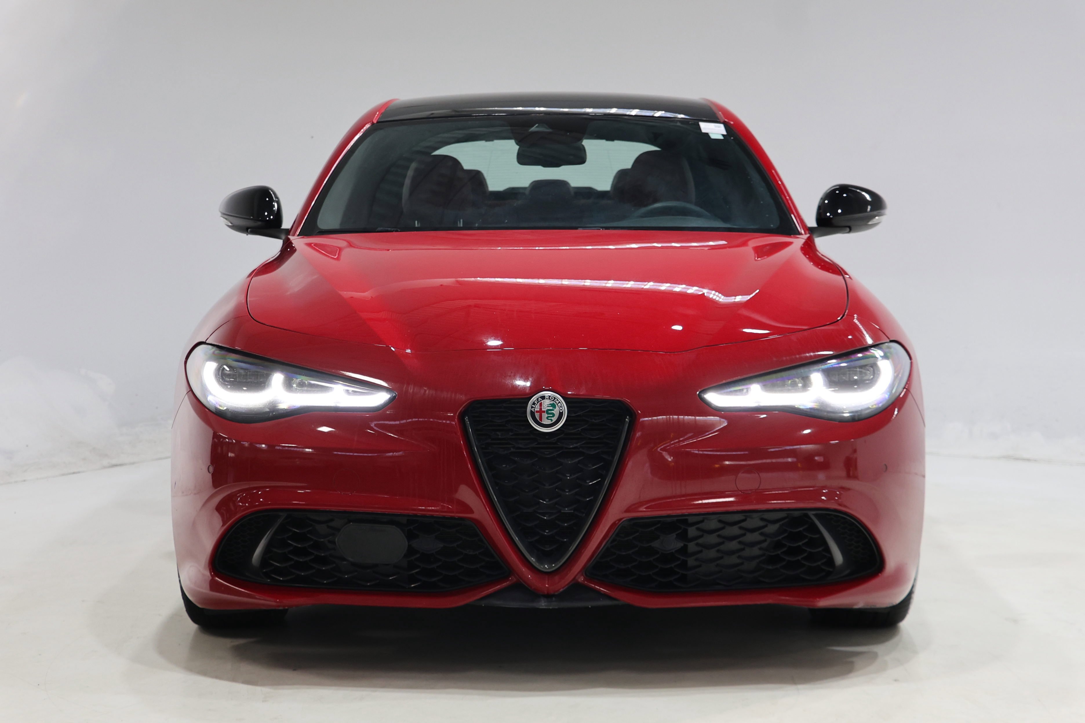 Certified 2024 Alfa Romeo Giulia Veloce AWD/4WD image 2